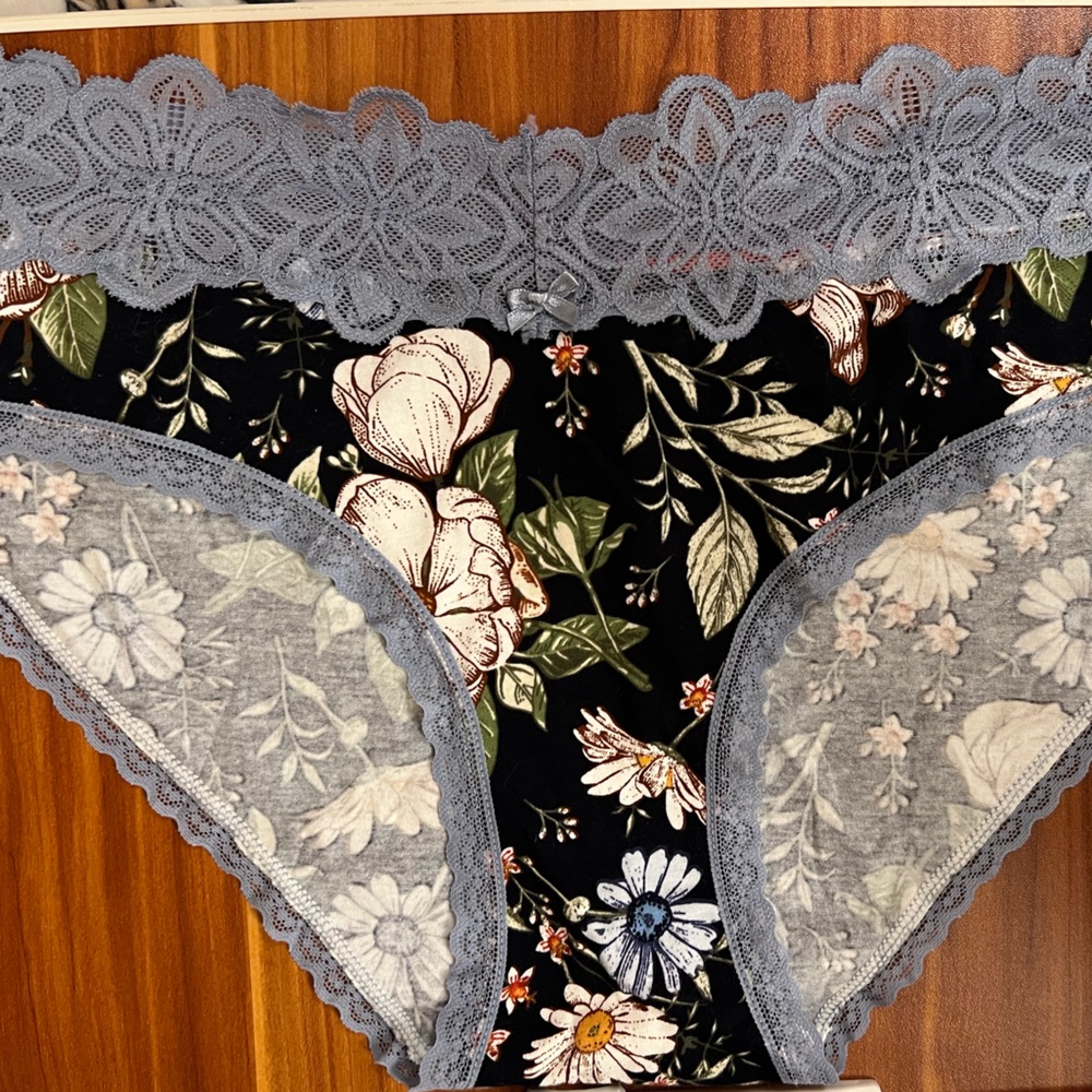 Adorable black/blue floral panties